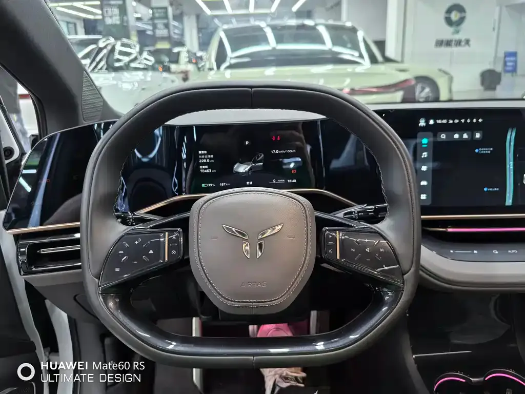 Hongqi EH7 2024 из CN, фото 7
