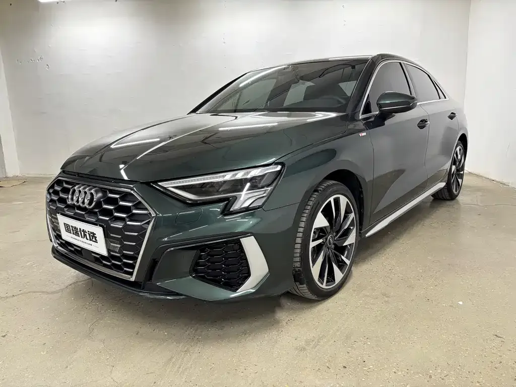Audi A3 — фото 1