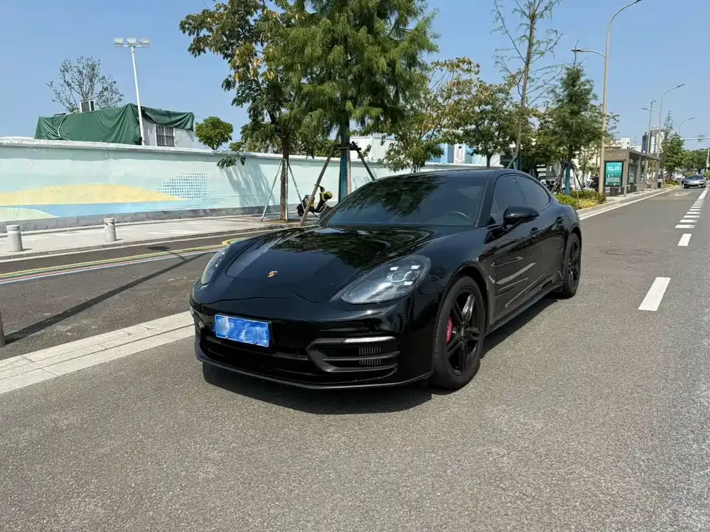 Porsche Panamera — фото 1