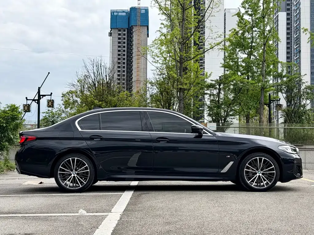 BMW 5 Series — фото 4
