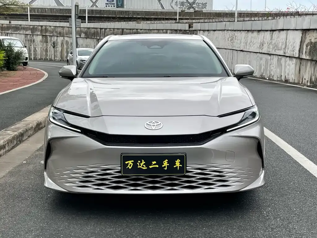 Toyota Camry — фото 5