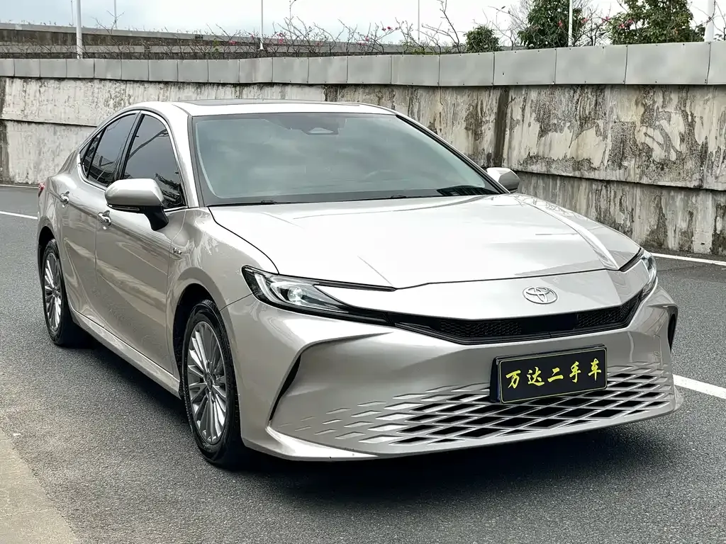 Toyota Camry — фото 6