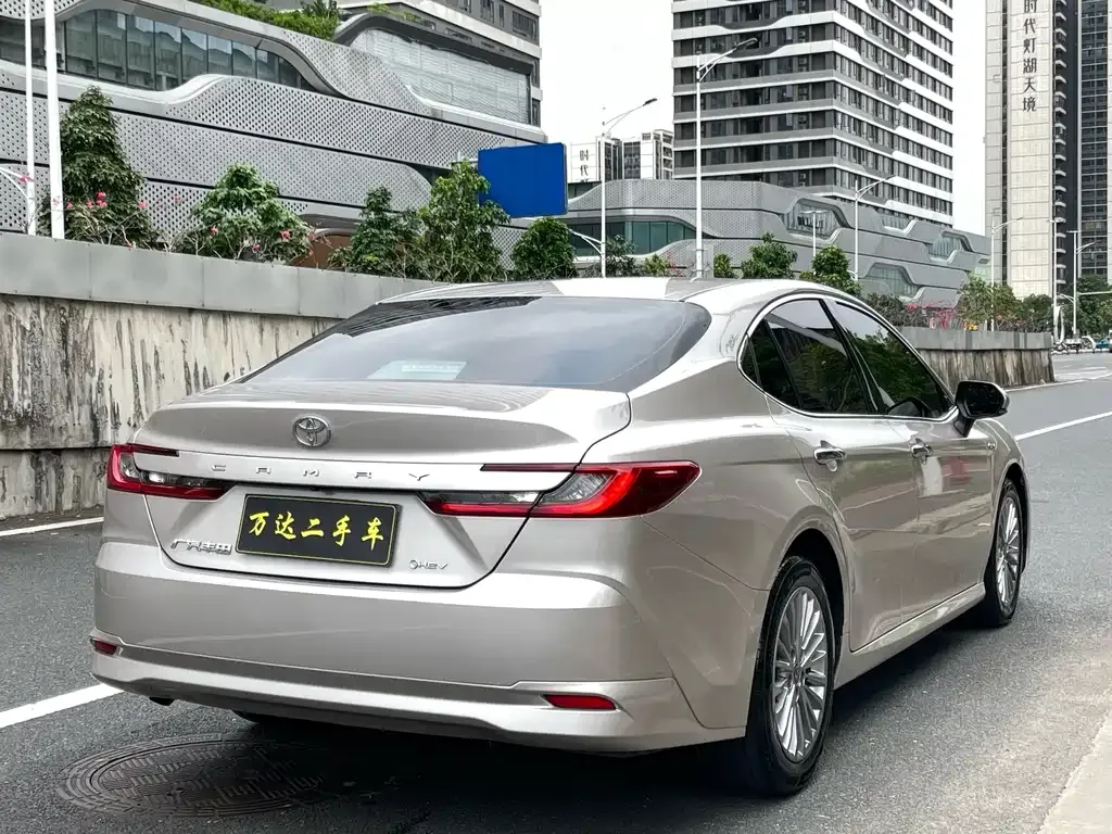 Toyota Camry — фото 8