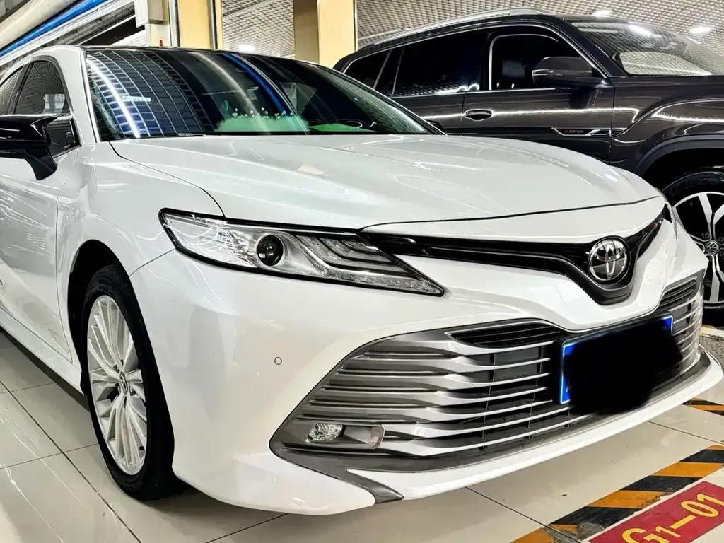 Toyota Camry — фото 5