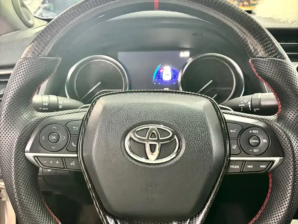 Toyota Camry — фото 7