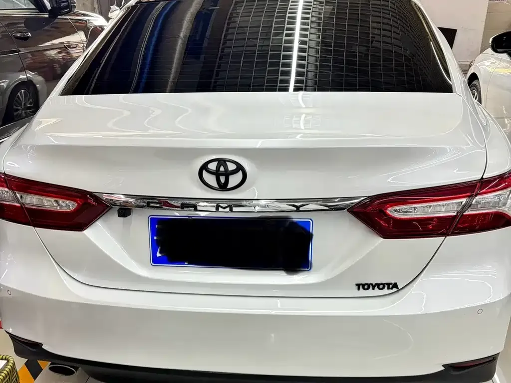 Toyota Camry — фото 8