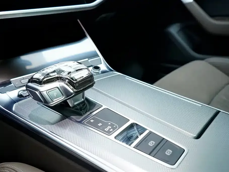 Audi A7L — фото 9