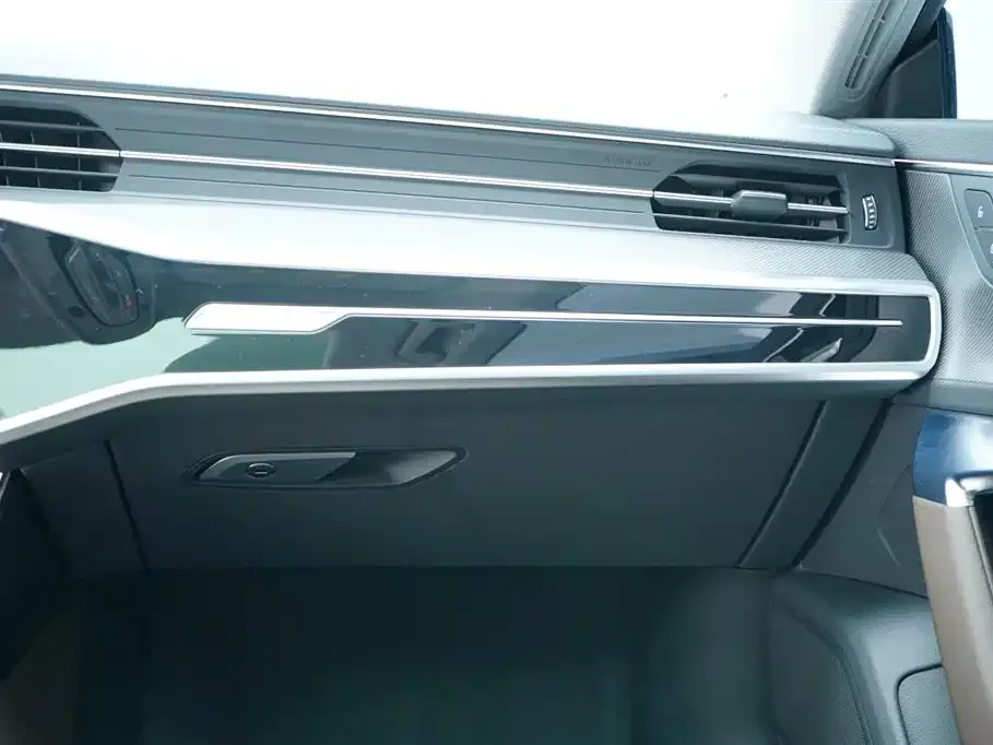 Audi A7L — фото 2