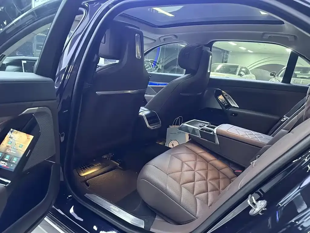 BMW 7 Series 2023 из CN, фото 5