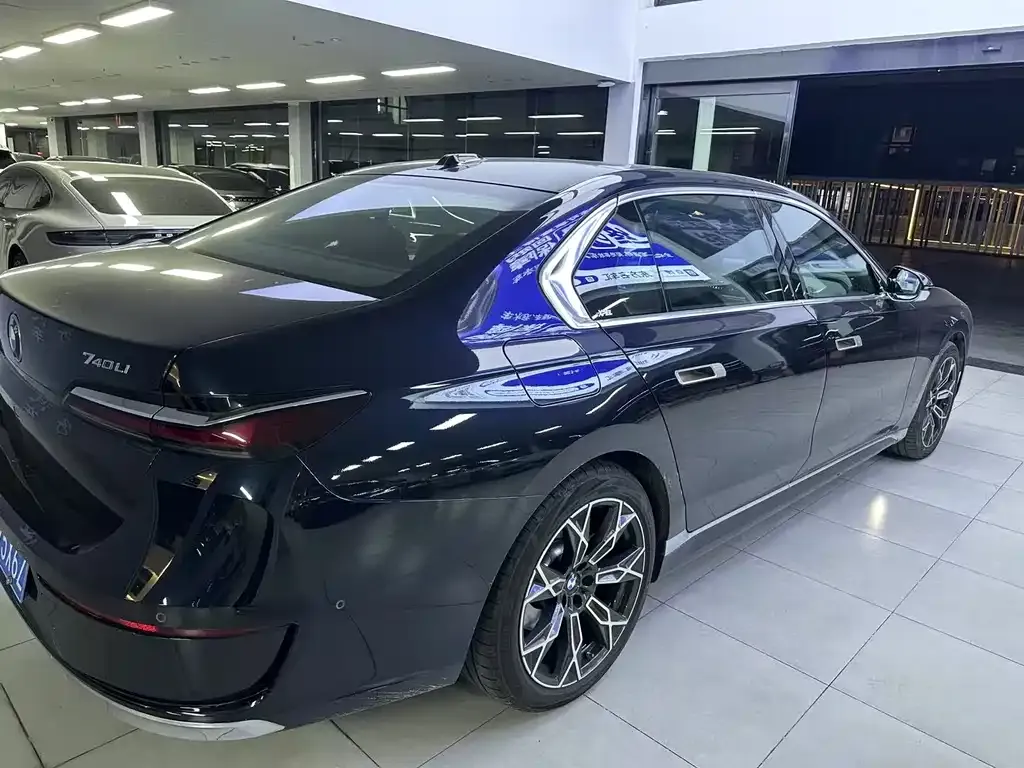 BMW 7 Series 2023 из CN, фото 3