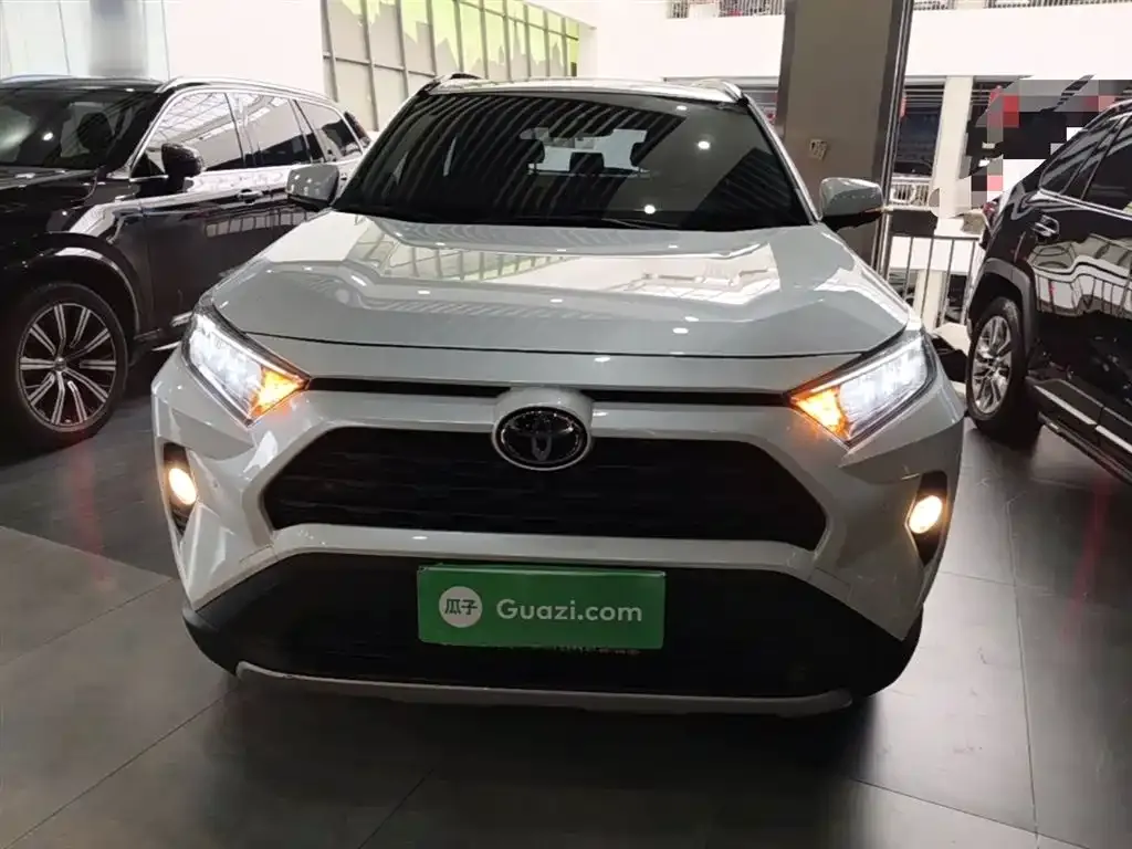 Toyota RAV4 — фото 6