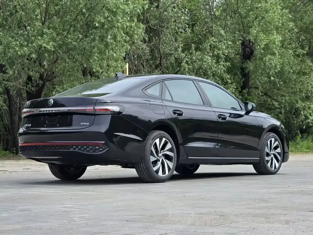 Volkswagen Passat — фото 10