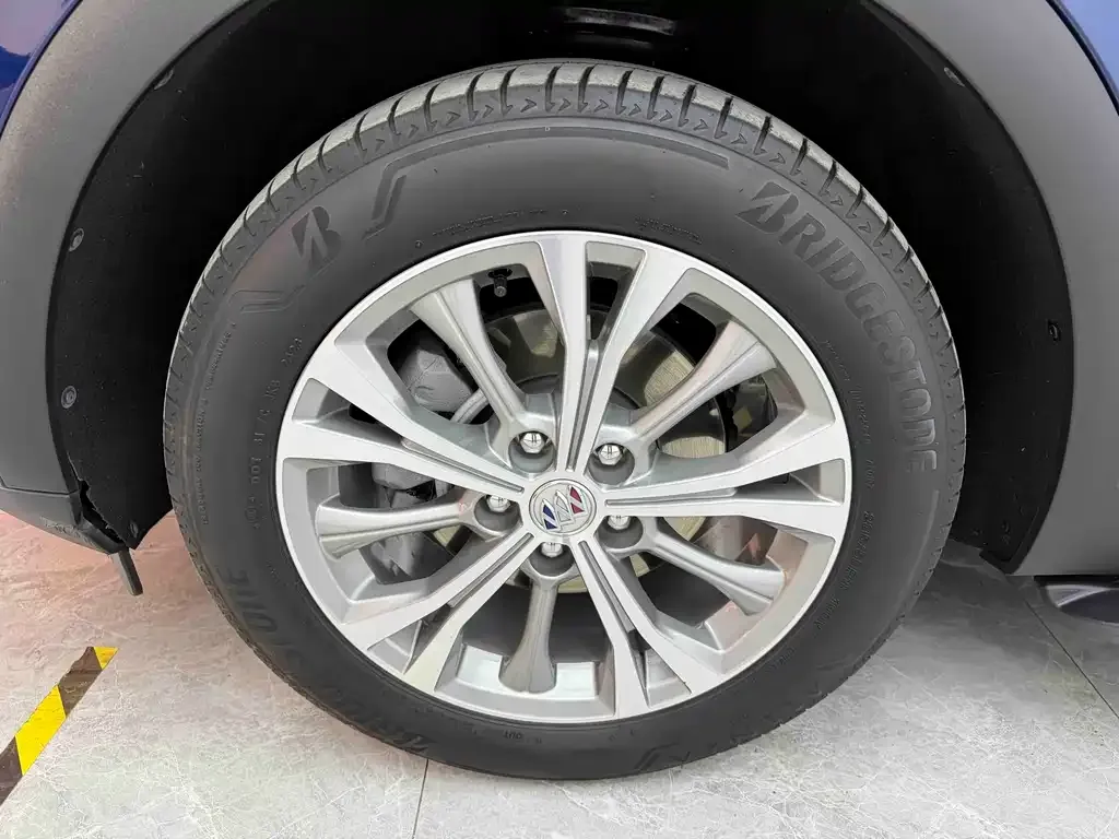 Buick Envision Plus — фото 9