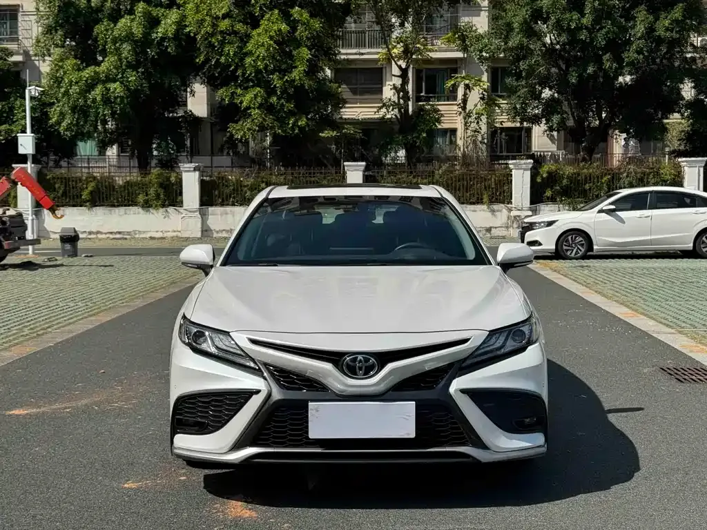 Toyota Camry — фото 4