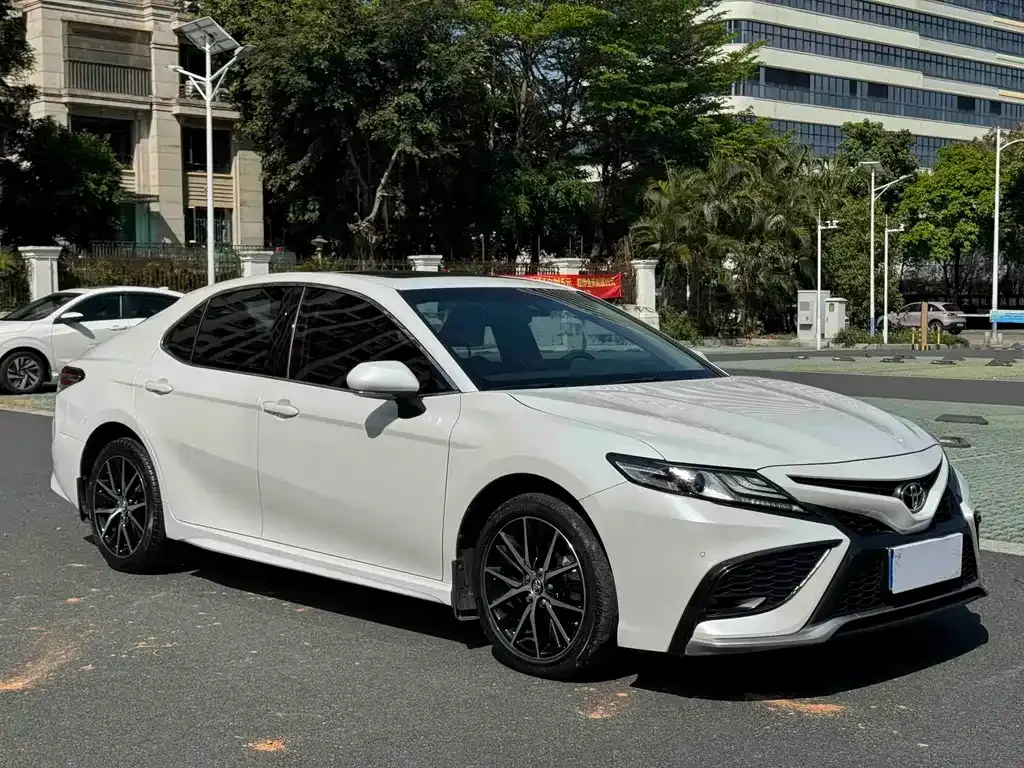 Toyota Camry — фото 3