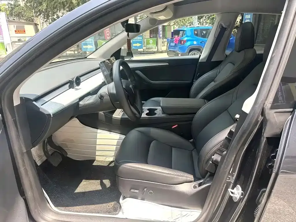 Tesla Model Y — фото 3