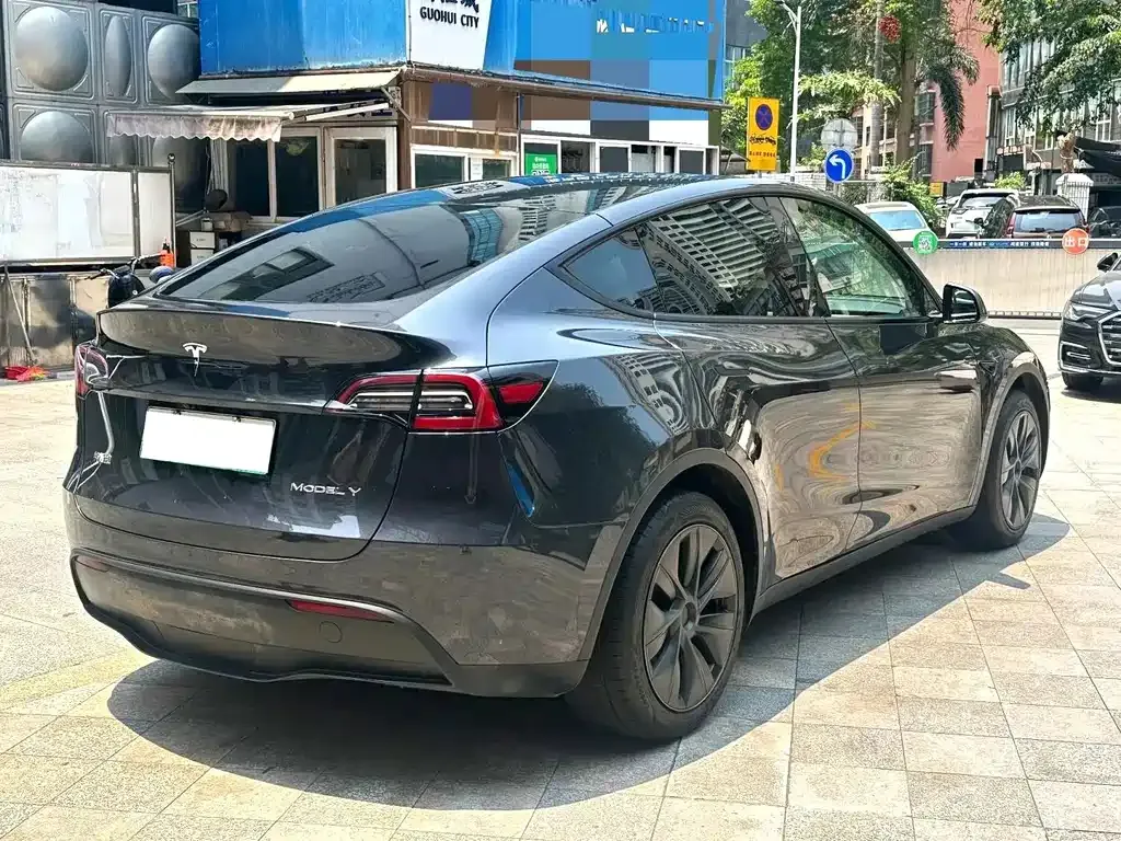 Tesla Model Y — фото 7