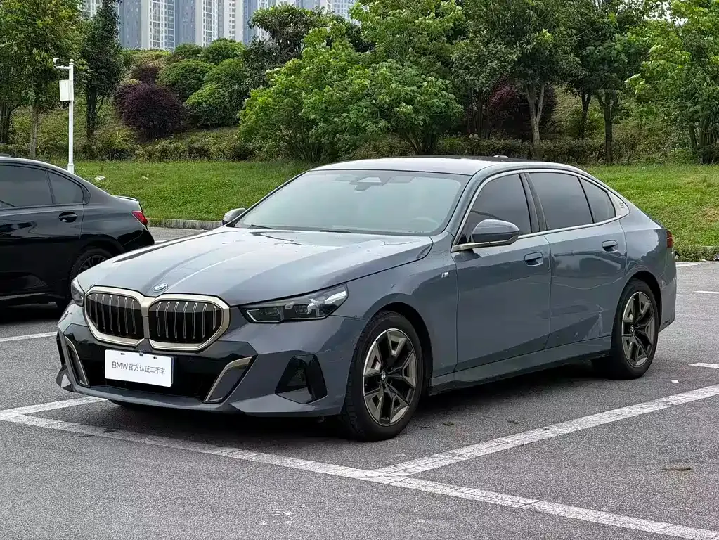 BMW 5 Series — фото 10