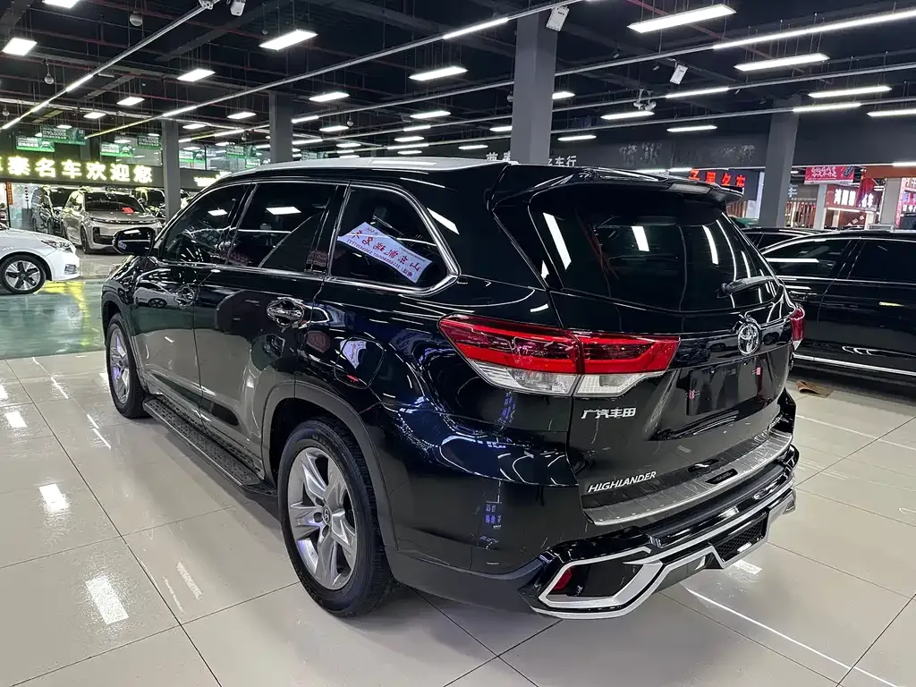 Toyota Highlander — фото 8