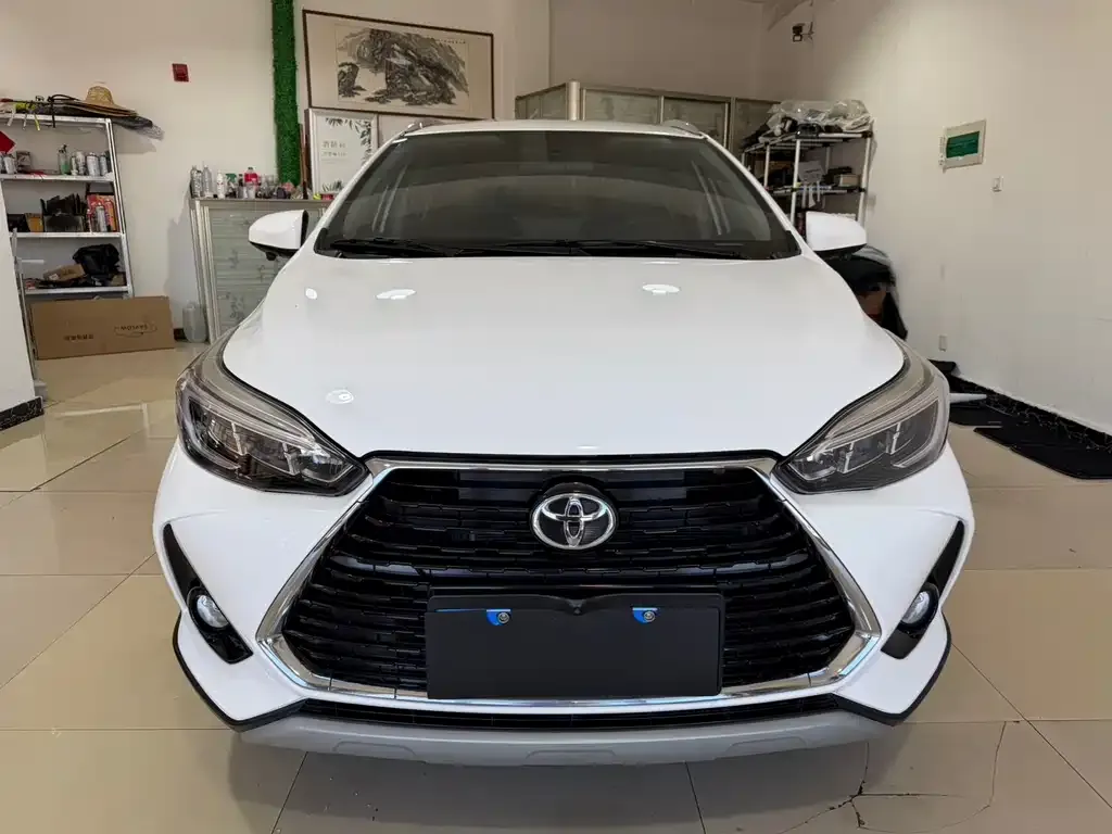 Toyota Yaris L — фото 3