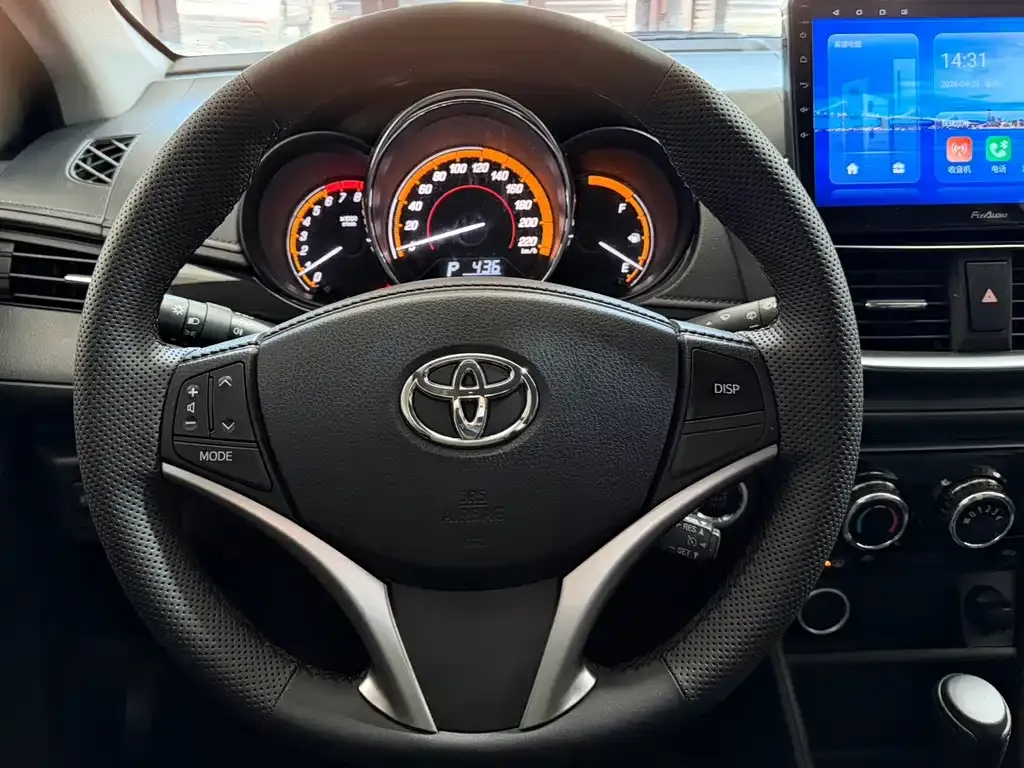 Toyota Yaris L — фото 9