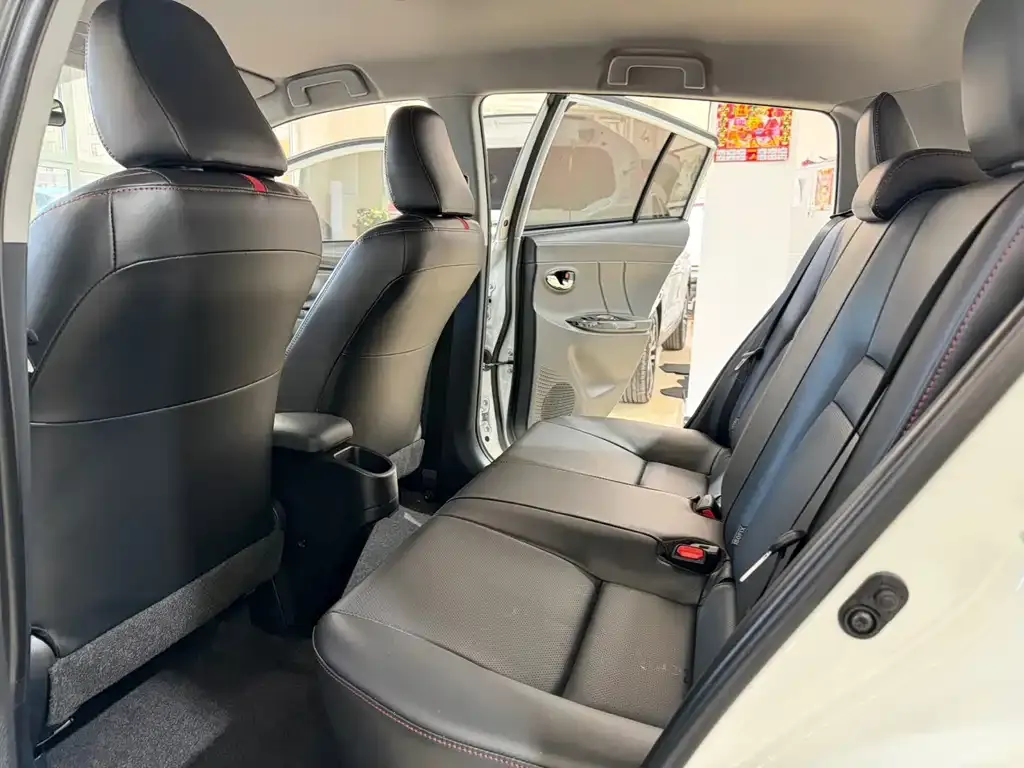 Toyota Yaris L — фото 6