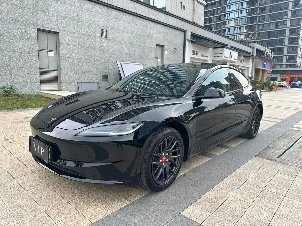 Tesla Model 3 — фото 1