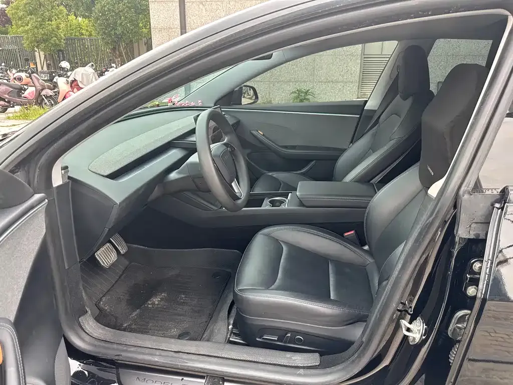 Tesla Model 3 — фото 3