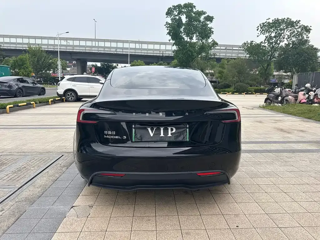 Tesla Model 3 — фото 10