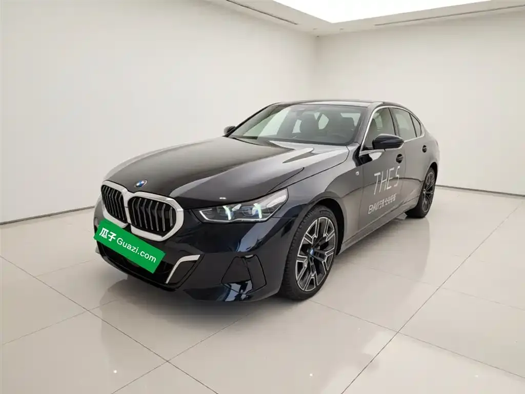BMW 5 Series — фото 1