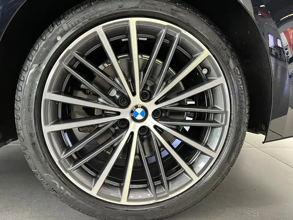 BMW 5 Series — фото 9