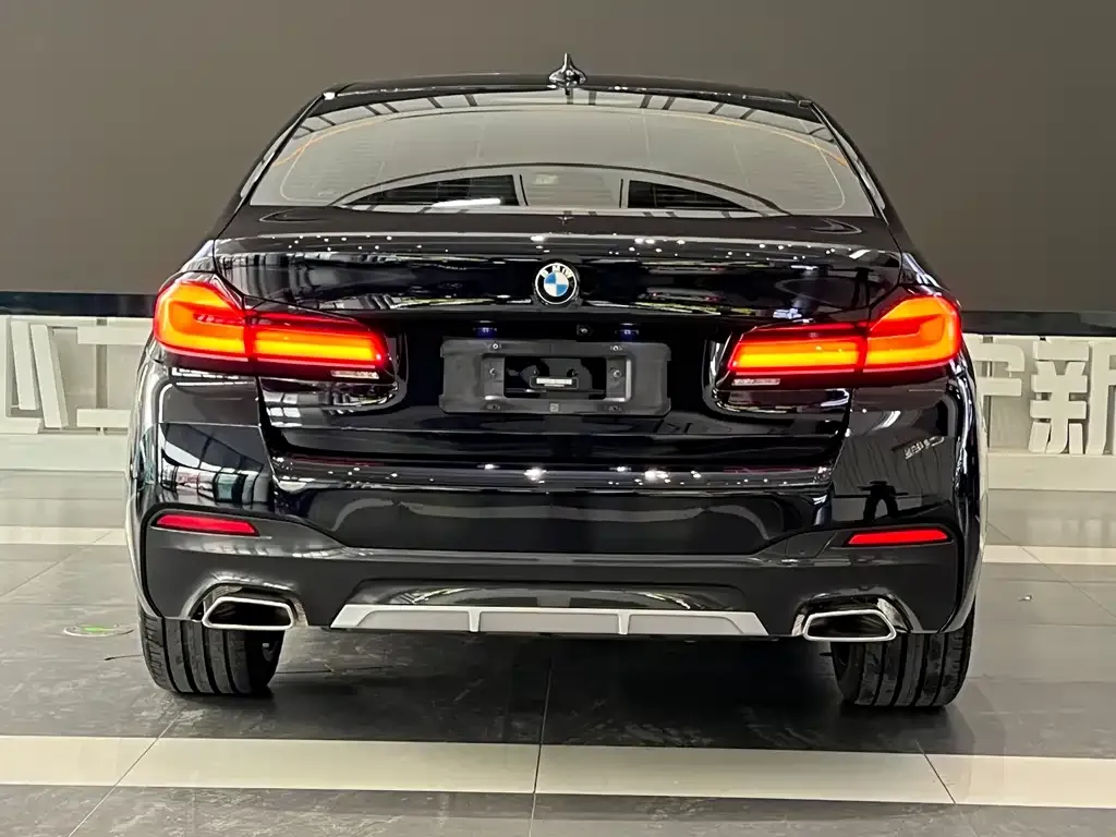 BMW 5 Series — фото 10
