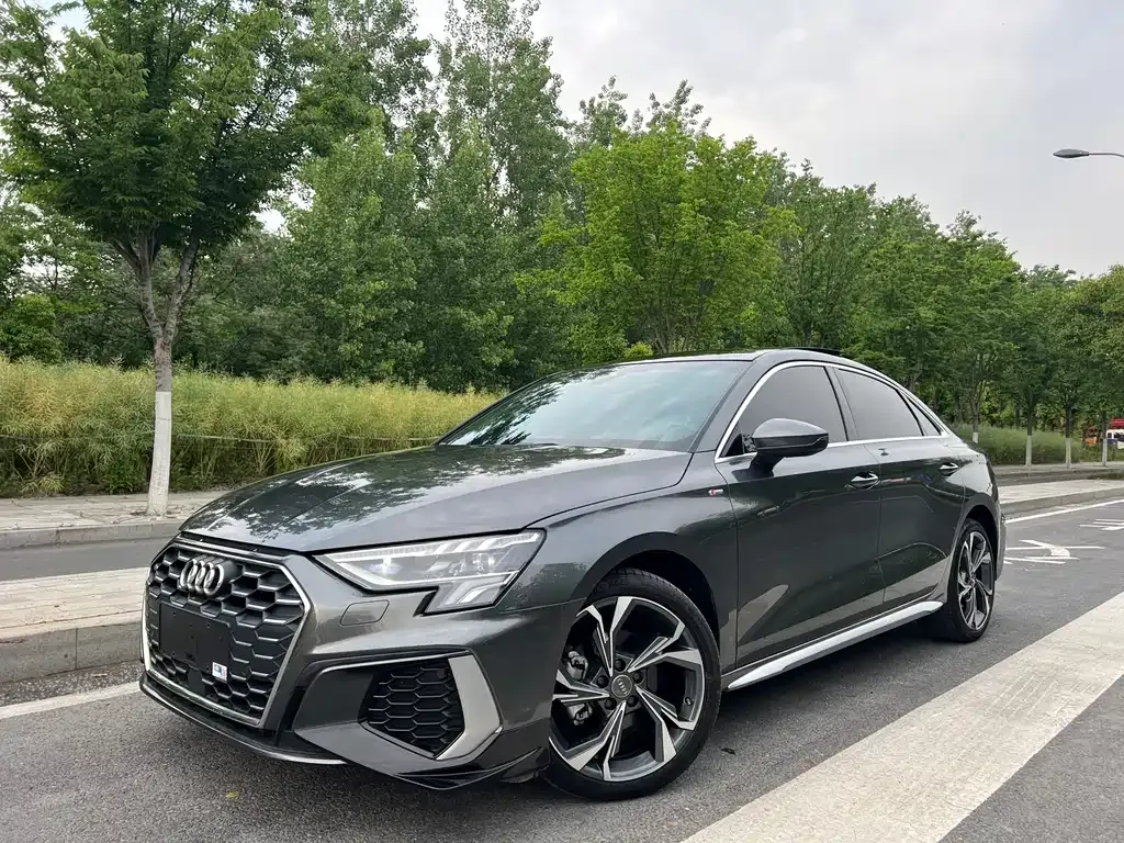 Audi A3 — фото 1