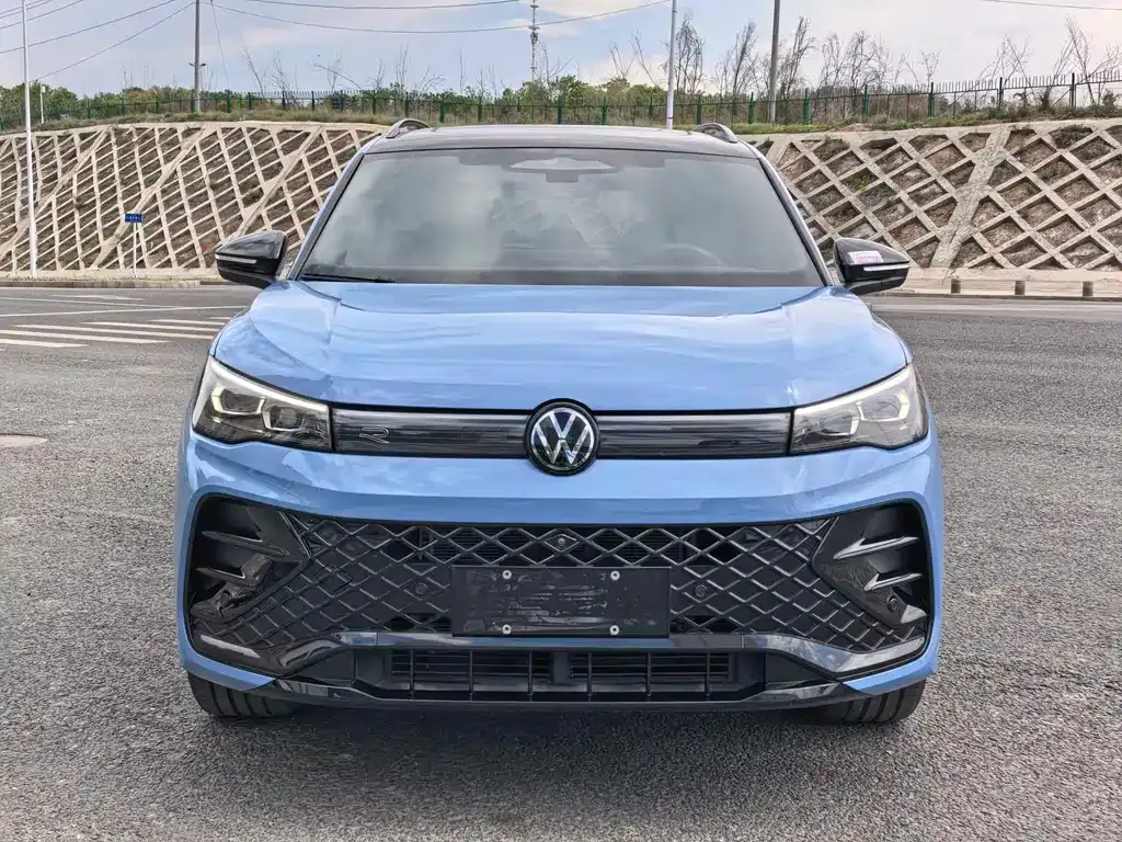 Volkswagen Tiguan L — фото 8