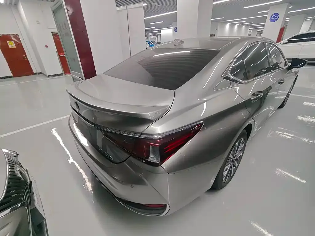 Lexus ES — фото 10