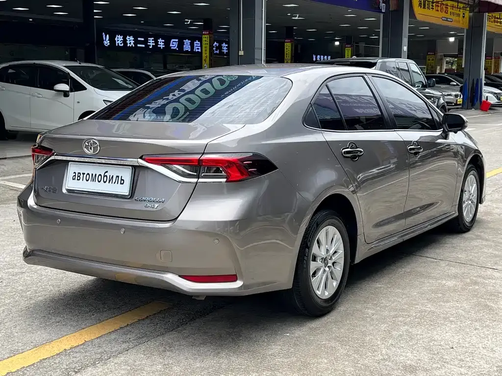 Toyota Corolla — фото 10