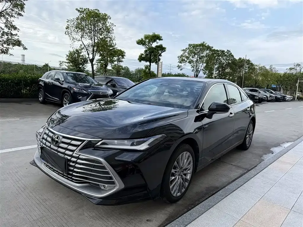 Toyota Avalon — фото 1