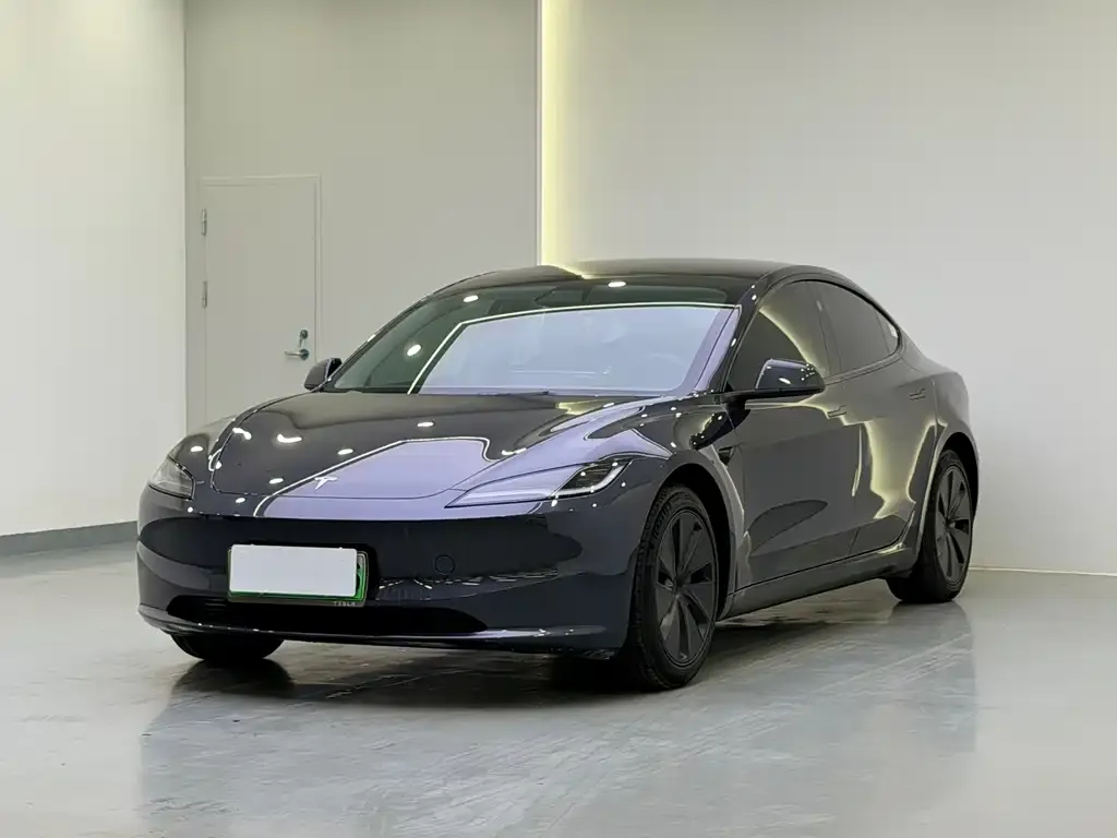 Tesla Model 3 — фото 1