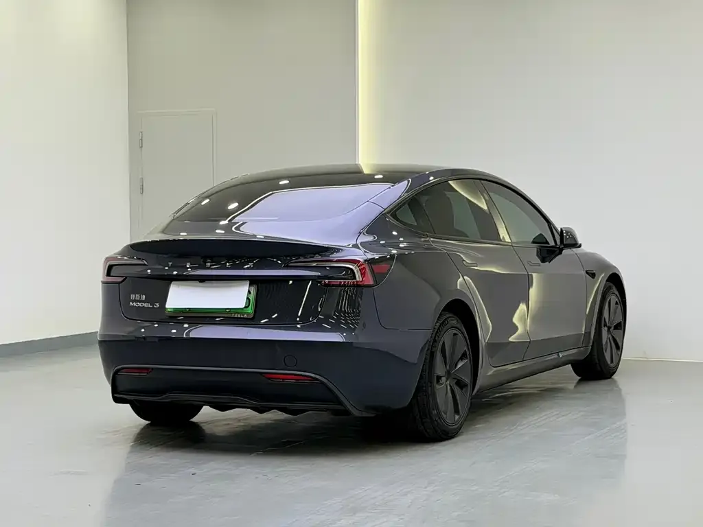 Tesla Model 3 — фото 10