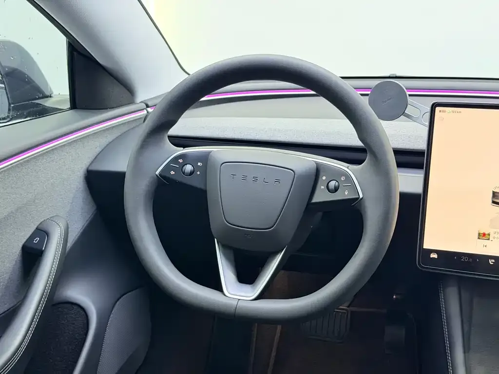 Tesla Model 3 — фото 7
