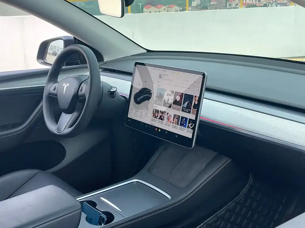Tesla Model Y — фото 6