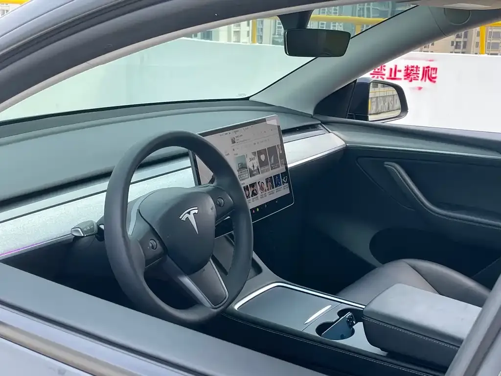 Tesla Model Y — фото 4