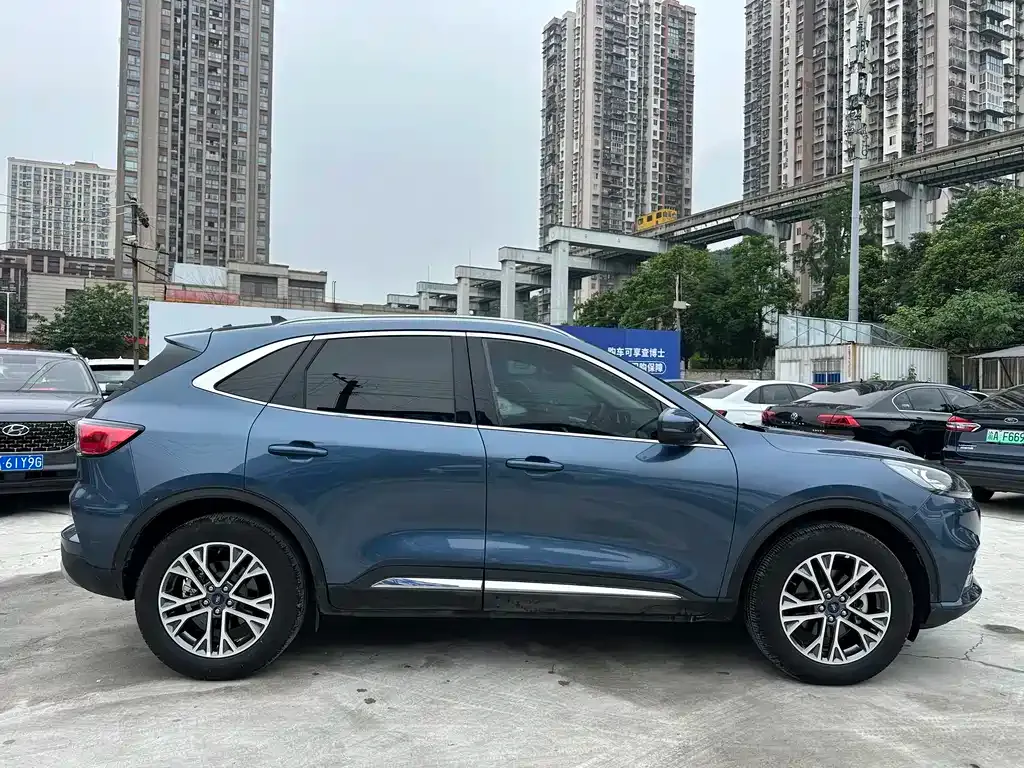 Ford Escape 2023 из CN, фото 3