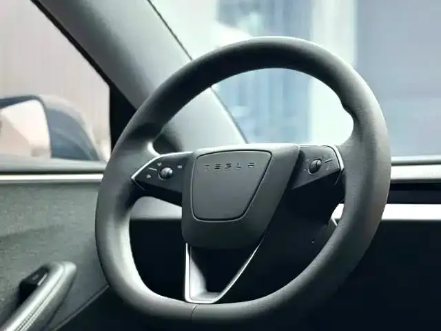 Tesla Model 3 — фото 2