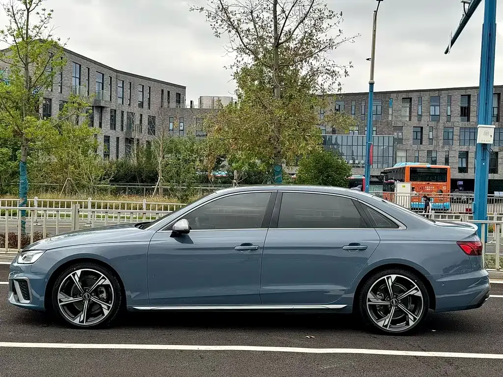 Audi A4L — фото 8