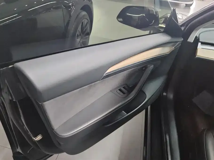 Tesla Model 3 — фото 10
