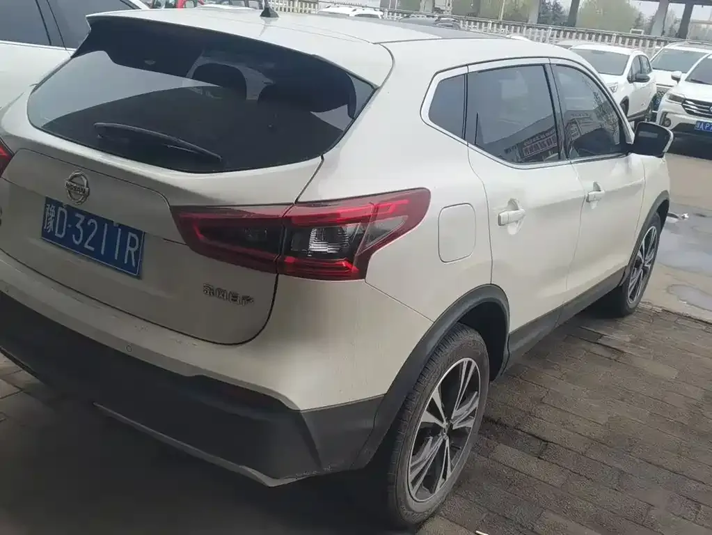 Nissan Qashqai — фото 7