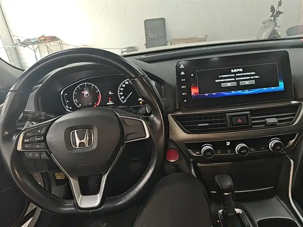 Honda Accord — фото 10
