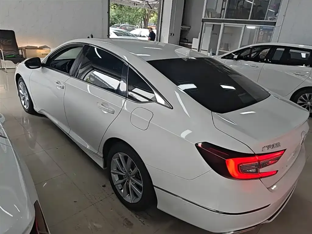 Honda Accord — фото 6