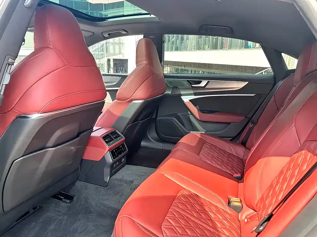 Audi A7L 2024 из CN, фото 4